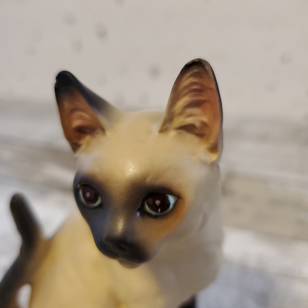 Vintage Beautiful Siamese Cat Figurine #1105 - Picture 4 of 9